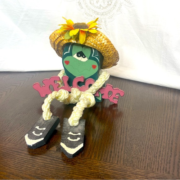 Vintage 1990s Wooden Frog Handmade Dangling Leg Frog Doll Figure Hand Painted - Picture 4 of 9